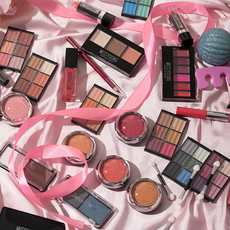 Luxury Silvery Makeup Set - Image 3