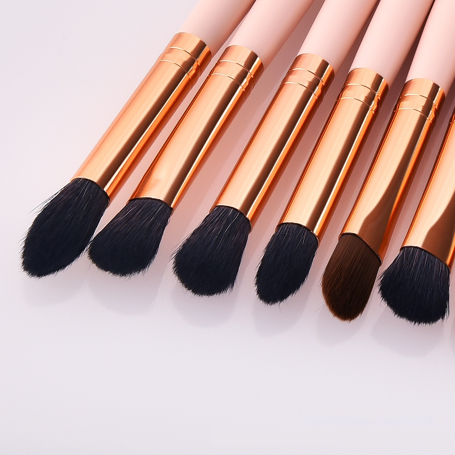 Gold Beauty Tools Makeup Brush - Image 4